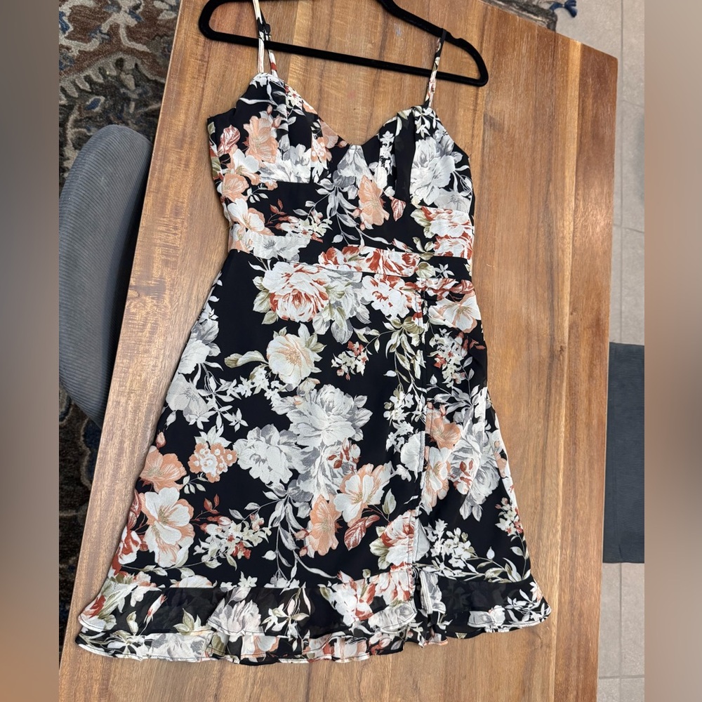 Lulus Outstanding Style Black Floral Ruched Drawstring
Mini Dress Size M - Picture 8 of 9